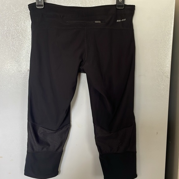 Nike Womens NWT Medium Black Crop Leggings - Picture 3 of 5
